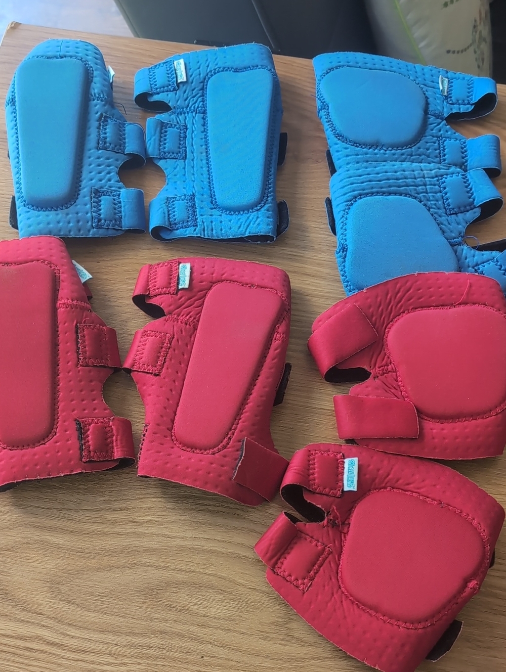 Kids Protective Soft Wrist and Knee Pads Set - Red and Blue